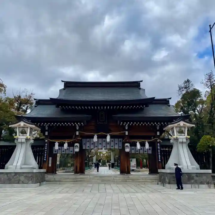 湊川神社の山門・神門