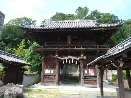 伊豫岡八幡神社の山門・神門