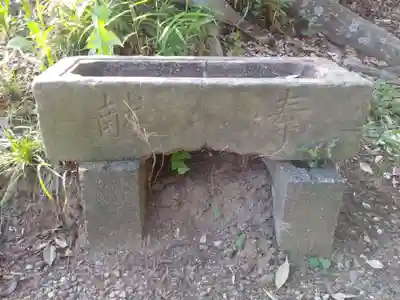 祠（名称不明）の手水舎