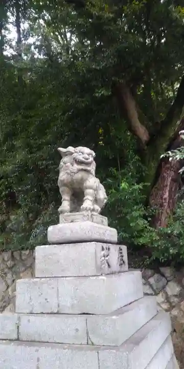 諸羽神社の狛犬