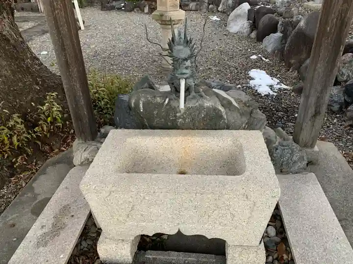 白鳥神社の手水舎