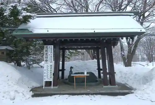 月寒神社の手水舎