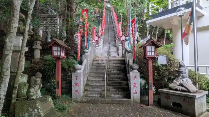 持寳院(多氣山不動尊)の{uncategorized: "未分類", other: "その他", undefined: "問題あり", building: "その他建物", grave: "お墓", sacred_gate: "鳥居", guardian: "狛犬", statue: "像", buddha: "仏像", history: "歴史", nature: "自然", garden: "庭園", animal: "動物", pagoda: "塔", temizu: "手水舎", mountain_gate: "山門・神門", sanctuary: "本殿・本堂", subordinate: "末社・摂社", art: "芸術", scenery: "景色", jizo: "地蔵", ema: "絵馬", goshuin: "御朱印", omikuji: "おみくじ", items: "授与品その他", amulet: "お守り", goshuincho: "御朱印帳", eats: "食事", festival: "お祭り", votive_dance: "神楽", shichigosan: "七五三参", wedding: "結婚式", experience: "体験その他", initially: "初詣", around: "周辺", anti_infection: "感染症対策"}