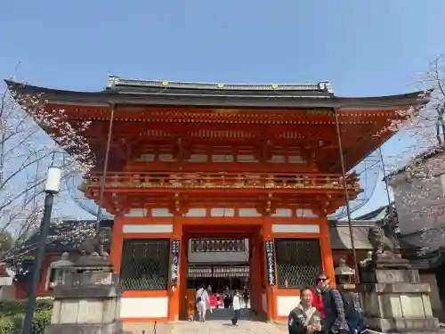 八坂神社(祇園さん)の{uncategorized: "未分類", other: "その他", undefined: "問題あり", building: "その他建物", grave: "お墓", sacred_gate: "鳥居", guardian: "狛犬", statue: "像", buddha: "仏像", history: "歴史", nature: "自然", garden: "庭園", animal: "動物", pagoda: "塔", temizu: "手水舎", mountain_gate: "山門・神門", sanctuary: "本殿・本堂", subordinate: "末社・摂社", art: "芸術", scenery: "景色", jizo: "地蔵", ema: "絵馬", goshuin: "御朱印", omikuji: "おみくじ", items: "授与品その他", amulet: "お守り", goshuincho: "御朱印帳", eats: "食事", festival: "お祭り", votive_dance: "神楽", shichigosan: "七五三参", wedding: "結婚式", experience: "体験その他", initially: "初詣", around: "周辺", anti_infection: "感染症対策"}