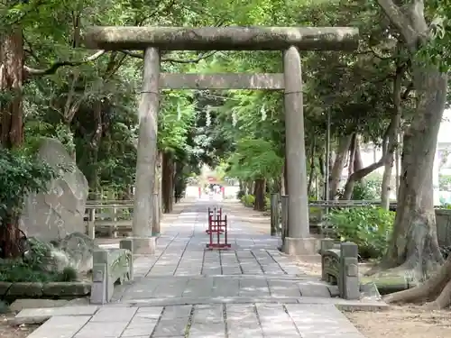 越ヶ谷久伊豆神社の鳥居