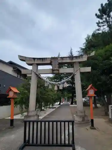 草加神社の鳥居