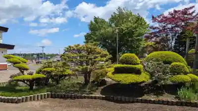 女満別神社の庭園