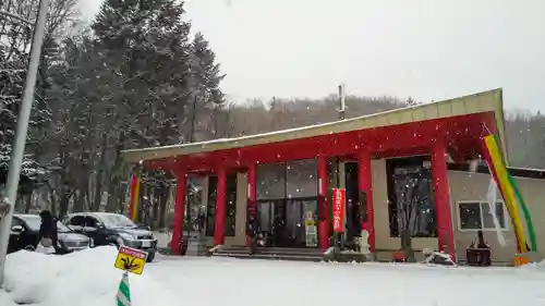 成田山瀧泉寺の本殿