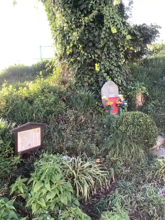 穴田橋のおじぞうさんの本殿・本堂