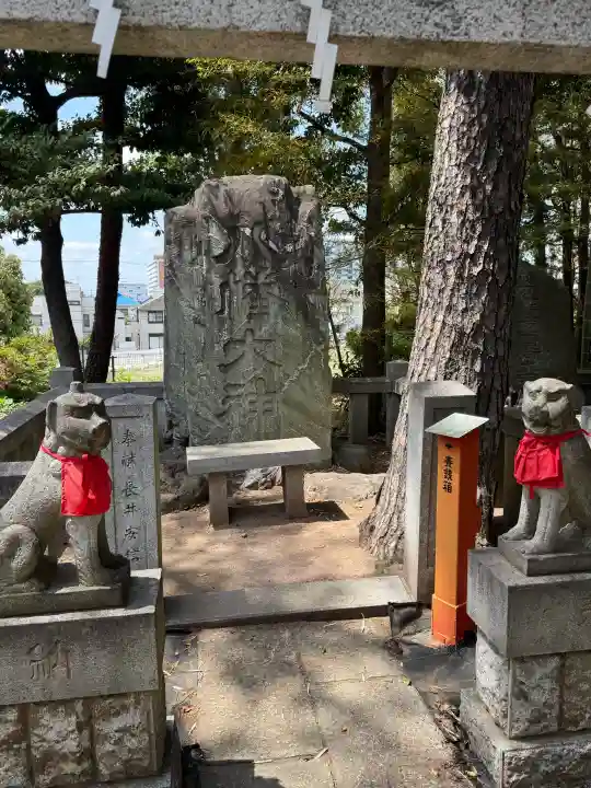 東伏見稲荷神社の{uncategorized: "未分類", other: "その他", undefined: "問題あり", building: "その他建物", grave: "お墓", sacred_gate: "鳥居", guardian: "狛犬", statue: "像", buddha: "仏像", history: "歴史", nature: "自然", garden: "庭園", animal: "動物", pagoda: "塔", temizu: "手水舎", mountain_gate: "山門・神門", sanctuary: "本殿・本堂", subordinate: "末社・摂社", art: "芸術", scenery: "景色", jizo: "地蔵", ema: "絵馬", goshuin: "御朱印", omikuji: "おみくじ", items: "授与品その他", amulet: "お守り", goshuincho: "御朱印帳", eats: "食事", festival: "お祭り", votive_dance: "神楽", shichigosan: "七五三参", wedding: "結婚式", experience: "体験その他", initially: "初詣", around: "周辺", anti_infection: "感染症対策"}
