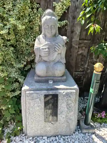 幸町辨財天の{uncategorized: "未分類", other: "その他", undefined: "問題あり", building: "その他建物", grave: "お墓", sacred_gate: "鳥居", guardian: "狛犬", statue: "像", buddha: "仏像", history: "歴史", nature: "自然", garden: "庭園", animal: "動物", pagoda: "塔", temizu: "手水舎", mountain_gate: "山門・神門", sanctuary: "本殿・本堂", subordinate: "末社・摂社", art: "芸術", scenery: "景色", jizo: "地蔵", ema: "絵馬", goshuin: "御朱印", omikuji: "おみくじ", items: "授与品その他", amulet: "お守り", goshuincho: "御朱印帳", eats: "食事", festival: "お祭り", votive_dance: "神楽", shichigosan: "七五三参", wedding: "結婚式", experience: "体験その他", initially: "初詣", around: "周辺", anti_infection: "感染症対策"}