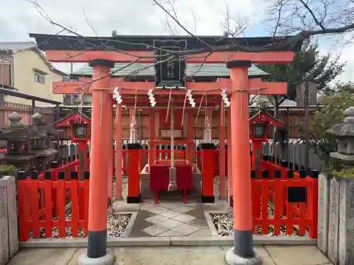 車折神社の{uncategorized: "未分類", other: "その他", undefined: "問題あり", building: "その他建物", grave: "お墓", sacred_gate: "鳥居", guardian: "狛犬", statue: "像", buddha: "仏像", history: "歴史", nature: "自然", garden: "庭園", animal: "動物", pagoda: "塔", temizu: "手水舎", mountain_gate: "山門・神門", sanctuary: "本殿・本堂", subordinate: "末社・摂社", art: "芸術", scenery: "景色", jizo: "地蔵", ema: "絵馬", goshuin: "御朱印", omikuji: "おみくじ", items: "授与品その他", amulet: "お守り", goshuincho: "御朱印帳", eats: "食事", festival: "お祭り", votive_dance: "神楽", shichigosan: "七五三参", wedding: "結婚式", experience: "体験その他", initially: "初詣", around: "周辺", anti_infection: "感染症対策"}