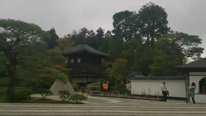 慈照寺(慈照禅寺・銀閣寺)の{uncategorized: "未分類", other: "その他", undefined: "問題あり", building: "その他建物", grave: "お墓", sacred_gate: "鳥居", guardian: "狛犬", statue: "像", buddha: "仏像", history: "歴史", nature: "自然", garden: "庭園", animal: "動物", pagoda: "塔", temizu: "手水舎", mountain_gate: "山門・神門", sanctuary: "本殿・本堂", subordinate: "末社・摂社", art: "芸術", scenery: "景色", jizo: "地蔵", ema: "絵馬", goshuin: "御朱印", omikuji: "おみくじ", items: "授与品その他", amulet: "お守り", goshuincho: "御朱印帳", eats: "食事", festival: "お祭り", votive_dance: "神楽", shichigosan: "七五三参", wedding: "結婚式", experience: "体験その他", initially: "初詣", around: "周辺", anti_infection: "感染症対策"}
