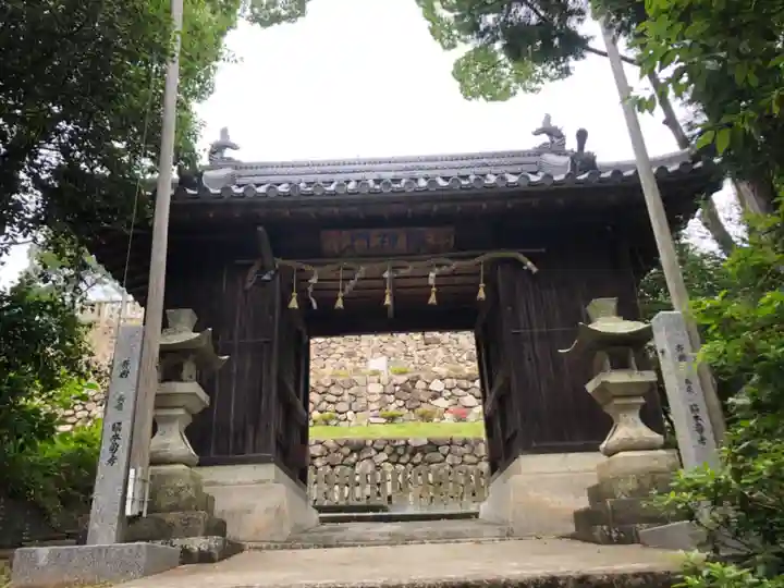 神吉八幡神社の山門・神門