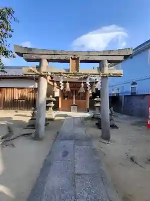 小山産土神社の{uncategorized: "未分類", other: "その他", undefined: "問題あり", building: "その他建物", grave: "お墓", sacred_gate: "鳥居", guardian: "狛犬", statue: "像", buddha: "仏像", history: "歴史", nature: "自然", garden: "庭園", animal: "動物", pagoda: "塔", temizu: "手水舎", mountain_gate: "山門・神門", sanctuary: "本殿・本堂", subordinate: "末社・摂社", art: "芸術", scenery: "景色", jizo: "地蔵", ema: "絵馬", goshuin: "御朱印", omikuji: "おみくじ", items: "授与品その他", amulet: "お守り", goshuincho: "御朱印帳", eats: "食事", festival: "お祭り", votive_dance: "神楽", shichigosan: "七五三参", wedding: "結婚式", experience: "体験その他", initially: "初詣", around: "周辺", anti_infection: "感染症対策"}