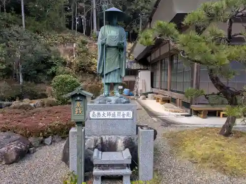 大光寺の{uncategorized: "未分類", other: "その他", undefined: "問題あり", building: "その他建物", grave: "お墓", sacred_gate: "鳥居", guardian: "狛犬", statue: "像", buddha: "仏像", history: "歴史", nature: "自然", garden: "庭園", animal: "動物", pagoda: "塔", temizu: "手水舎", mountain_gate: "山門・神門", sanctuary: "本殿・本堂", subordinate: "末社・摂社", art: "芸術", scenery: "景色", jizo: "地蔵", ema: "絵馬", goshuin: "御朱印", omikuji: "おみくじ", items: "授与品その他", amulet: "お守り", goshuincho: "御朱印帳", eats: "食事", festival: "お祭り", votive_dance: "神楽", shichigosan: "七五三参", wedding: "結婚式", experience: "体験その他", initially: "初詣", around: "周辺", anti_infection: "感染症対策"}