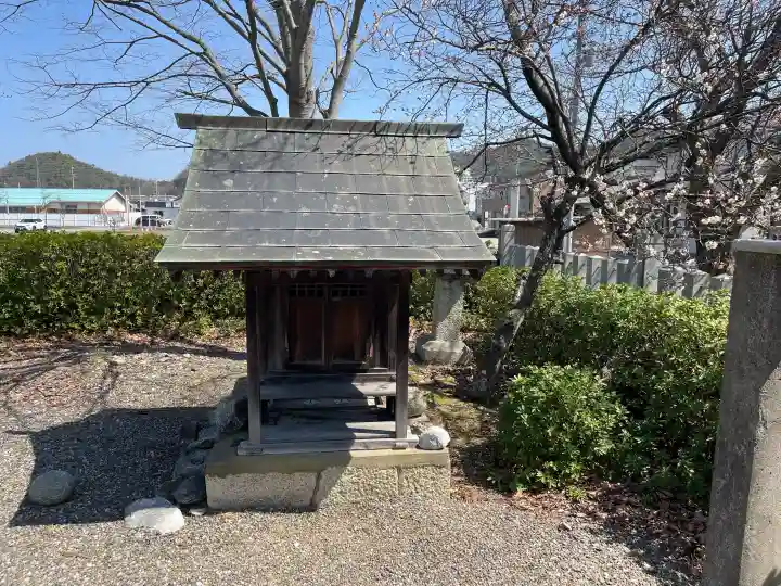 下多良神社の{uncategorized: "未分類", other: "その他", undefined: "問題あり", building: "その他建物", grave: "お墓", sacred_gate: "鳥居", guardian: "狛犬", statue: "像", buddha: "仏像", history: "歴史", nature: "自然", garden: "庭園", animal: "動物", pagoda: "塔", temizu: "手水舎", mountain_gate: "山門・神門", sanctuary: "本殿・本堂", subordinate: "末社・摂社", art: "芸術", scenery: "景色", jizo: "地蔵", ema: "絵馬", goshuin: "御朱印", omikuji: "おみくじ", items: "授与品その他", amulet: "お守り", goshuincho: "御朱印帳", eats: "食事", festival: "お祭り", votive_dance: "神楽", shichigosan: "七五三参", wedding: "結婚式", experience: "体験その他", initially: "初詣", around: "周辺", anti_infection: "感染症対策"}
