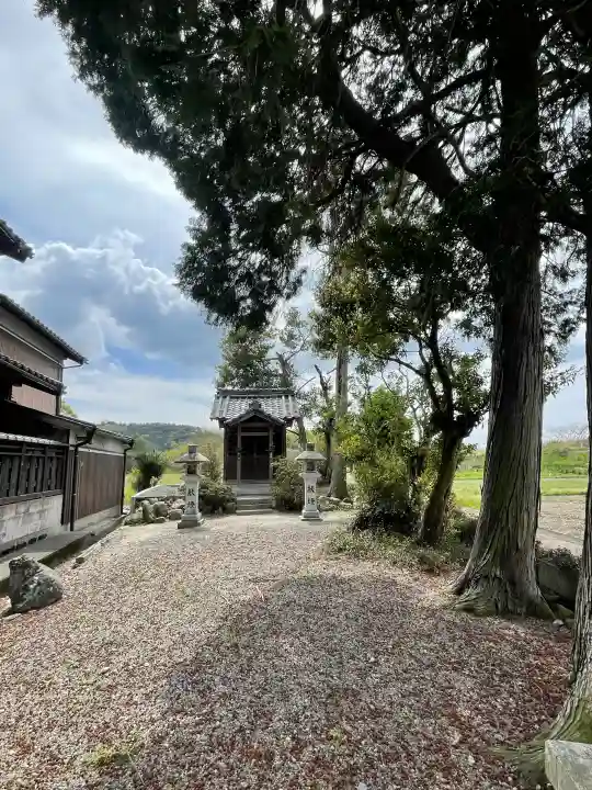 八坂神社 (日野町木津)の{uncategorized: "未分類", other: "その他", undefined: "問題あり", building: "その他建物", grave: "お墓", sacred_gate: "鳥居", guardian: "狛犬", statue: "像", buddha: "仏像", history: "歴史", nature: "自然", garden: "庭園", animal: "動物", pagoda: "塔", temizu: "手水舎", mountain_gate: "山門・神門", sanctuary: "本殿・本堂", subordinate: "末社・摂社", art: "芸術", scenery: "景色", jizo: "地蔵", ema: "絵馬", goshuin: "御朱印", omikuji: "おみくじ", items: "授与品その他", amulet: "お守り", goshuincho: "御朱印帳", eats: "食事", festival: "お祭り", votive_dance: "神楽", shichigosan: "七五三参", wedding: "結婚式", experience: "体験その他", initially: "初詣", around: "周辺", anti_infection: "感染症対策"}