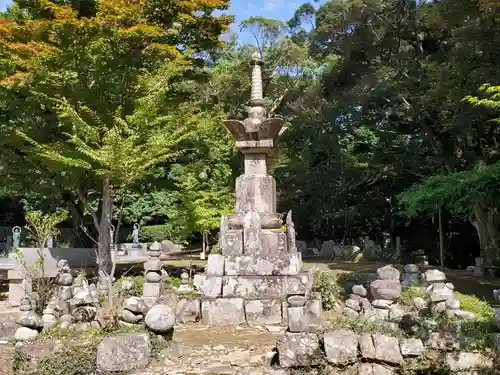 花山院菩提寺の塔