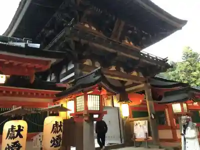 石上神宮の山門・神門