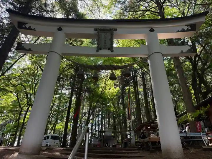 宝登山神社奥宮の{uncategorized: "未分類", other: "その他", undefined: "問題あり", building: "その他建物", grave: "お墓", sacred_gate: "鳥居", guardian: "狛犬", statue: "像", buddha: "仏像", history: "歴史", nature: "自然", garden: "庭園", animal: "動物", pagoda: "塔", temizu: "手水舎", mountain_gate: "山門・神門", sanctuary: "本殿・本堂", subordinate: "末社・摂社", art: "芸術", scenery: "景色", jizo: "地蔵", ema: "絵馬", goshuin: "御朱印", omikuji: "おみくじ", items: "授与品その他", amulet: "お守り", goshuincho: "御朱印帳", eats: "食事", festival: "お祭り", votive_dance: "神楽", shichigosan: "七五三参", wedding: "結婚式", experience: "体験その他", initially: "初詣", around: "周辺", anti_infection: "感染症対策"}