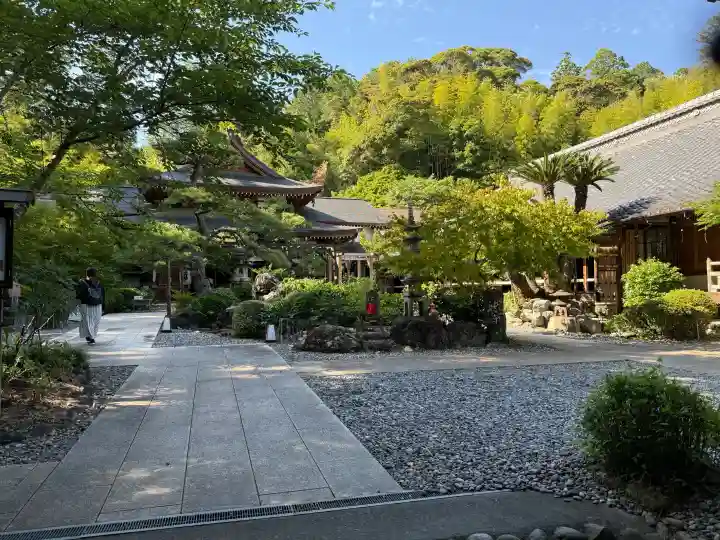 目の霊山 油山寺の{uncategorized: "未分類", other: "その他", undefined: "問題あり", building: "その他建物", grave: "お墓", sacred_gate: "鳥居", guardian: "狛犬", statue: "像", buddha: "仏像", history: "歴史", nature: "自然", garden: "庭園", animal: "動物", pagoda: "塔", temizu: "手水舎", mountain_gate: "山門・神門", sanctuary: "本殿・本堂", subordinate: "末社・摂社", art: "芸術", scenery: "景色", jizo: "地蔵", ema: "絵馬", goshuin: "御朱印", omikuji: "おみくじ", items: "授与品その他", amulet: "お守り", goshuincho: "御朱印帳", eats: "食事", festival: "お祭り", votive_dance: "神楽", shichigosan: "七五三参", wedding: "結婚式", experience: "体験その他", initially: "初詣", around: "周辺", anti_infection: "感染症対策"}