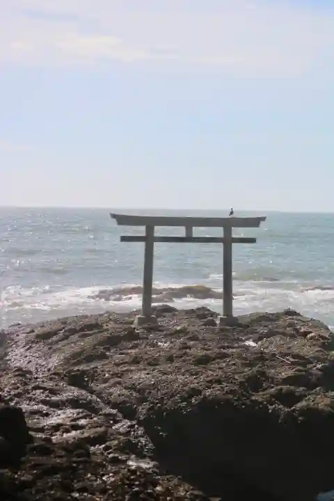 大洗磯前神社の{uncategorized: "未分類", other: "その他", undefined: "問題あり", building: "その他建物", grave: "お墓", sacred_gate: "鳥居", guardian: "狛犬", statue: "像", buddha: "仏像", history: "歴史", nature: "自然", garden: "庭園", animal: "動物", pagoda: "塔", temizu: "手水舎", mountain_gate: "山門・神門", sanctuary: "本殿・本堂", subordinate: "末社・摂社", art: "芸術", scenery: "景色", jizo: "地蔵", ema: "絵馬", goshuin: "御朱印", omikuji: "おみくじ", items: "授与品その他", amulet: "お守り", goshuincho: "御朱印帳", eats: "食事", festival: "お祭り", votive_dance: "神楽", shichigosan: "七五三参", wedding: "結婚式", experience: "体験その他", initially: "初詣", around: "周辺", anti_infection: "感染症対策"}