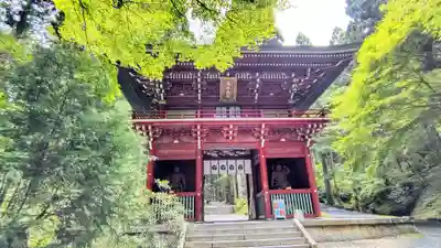 御岩神社の山門・神門