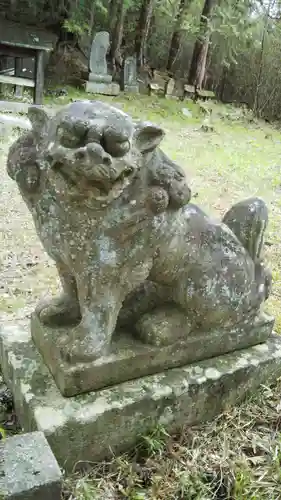 鬼死骸八幡神社の狛犬