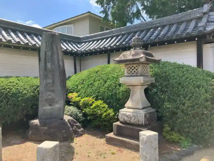 慶元寺の{uncategorized: "未分類", other: "その他", undefined: "問題あり", building: "その他建物", grave: "お墓", sacred_gate: "鳥居", guardian: "狛犬", statue: "像", buddha: "仏像", history: "歴史", nature: "自然", garden: "庭園", animal: "動物", pagoda: "塔", temizu: "手水舎", mountain_gate: "山門・神門", sanctuary: "本殿・本堂", subordinate: "末社・摂社", art: "芸術", scenery: "景色", jizo: "地蔵", ema: "絵馬", goshuin: "御朱印", omikuji: "おみくじ", items: "授与品その他", amulet: "お守り", goshuincho: "御朱印帳", eats: "食事", festival: "お祭り", votive_dance: "神楽", shichigosan: "七五三参", wedding: "結婚式", experience: "体験その他", initially: "初詣", around: "周辺", anti_infection: "感染症対策"}