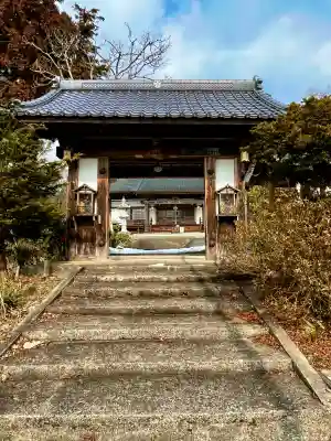 興性寺の{uncategorized: "未分類", other: "その他", undefined: "問題あり", building: "その他建物", grave: "お墓", sacred_gate: "鳥居", guardian: "狛犬", statue: "像", buddha: "仏像", history: "歴史", nature: "自然", garden: "庭園", animal: "動物", pagoda: "塔", temizu: "手水舎", mountain_gate: "山門・神門", sanctuary: "本殿・本堂", subordinate: "末社・摂社", art: "芸術", scenery: "景色", jizo: "地蔵", ema: "絵馬", goshuin: "御朱印", omikuji: "おみくじ", items: "授与品その他", amulet: "お守り", goshuincho: "御朱印帳", eats: "食事", festival: "お祭り", votive_dance: "神楽", shichigosan: "七五三参", wedding: "結婚式", experience: "体験その他", initially: "初詣", around: "周辺", anti_infection: "感染症対策"}