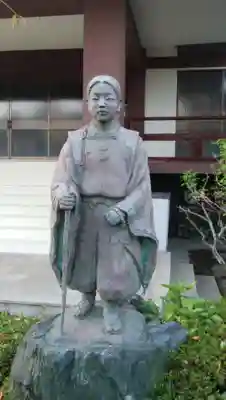 見光寺の像