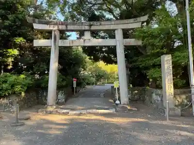 御穂神社の{uncategorized: "未分類", other: "その他", undefined: "問題あり", building: "その他建物", grave: "お墓", sacred_gate: "鳥居", guardian: "狛犬", statue: "像", buddha: "仏像", history: "歴史", nature: "自然", garden: "庭園", animal: "動物", pagoda: "塔", temizu: "手水舎", mountain_gate: "山門・神門", sanctuary: "本殿・本堂", subordinate: "末社・摂社", art: "芸術", scenery: "景色", jizo: "地蔵", ema: "絵馬", goshuin: "御朱印", omikuji: "おみくじ", items: "授与品その他", amulet: "お守り", goshuincho: "御朱印帳", eats: "食事", festival: "お祭り", votive_dance: "神楽", shichigosan: "七五三参", wedding: "結婚式", experience: "体験その他", initially: "初詣", around: "周辺", anti_infection: "感染症対策"}