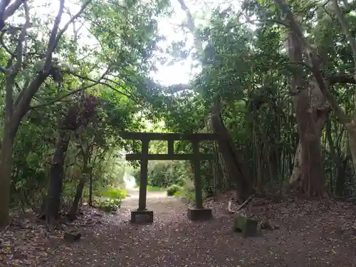 神社(名称不明)の鳥居