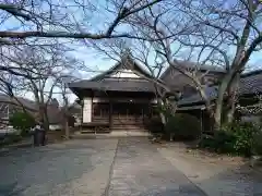 寺の本殿