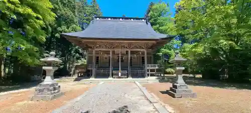 氷上神社の{uncategorized: "未分類", other: "その他", undefined: "問題あり", building: "その他建物", grave: "お墓", sacred_gate: "鳥居", guardian: "狛犬", statue: "像", buddha: "仏像", history: "歴史", nature: "自然", garden: "庭園", animal: "動物", pagoda: "塔", temizu: "手水舎", mountain_gate: "山門・神門", sanctuary: "本殿・本堂", subordinate: "末社・摂社", art: "芸術", scenery: "景色", jizo: "地蔵", ema: "絵馬", goshuin: "御朱印", omikuji: "おみくじ", items: "授与品その他", amulet: "お守り", goshuincho: "御朱印帳", eats: "食事", festival: "お祭り", votive_dance: "神楽", shichigosan: "七五三参", wedding: "結婚式", experience: "体験その他", initially: "初詣", around: "周辺", anti_infection: "感染症対策"}