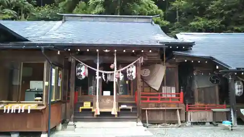 浅岸薬師神社の本殿