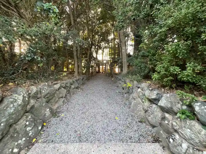 磯神社の{uncategorized: "未分類", other: "その他", undefined: "問題あり", building: "その他建物", grave: "お墓", sacred_gate: "鳥居", guardian: "狛犬", statue: "像", buddha: "仏像", history: "歴史", nature: "自然", garden: "庭園", animal: "動物", pagoda: "塔", temizu: "手水舎", mountain_gate: "山門・神門", sanctuary: "本殿・本堂", subordinate: "末社・摂社", art: "芸術", scenery: "景色", jizo: "地蔵", ema: "絵馬", goshuin: "御朱印", omikuji: "おみくじ", items: "授与品その他", amulet: "お守り", goshuincho: "御朱印帳", eats: "食事", festival: "お祭り", votive_dance: "神楽", shichigosan: "七五三参", wedding: "結婚式", experience: "体験その他", initially: "初詣", around: "周辺", anti_infection: "感染症対策"}