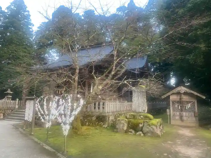 粟鹿神社の{uncategorized: "未分類", other: "その他", undefined: "問題あり", building: "その他建物", grave: "お墓", sacred_gate: "鳥居", guardian: "狛犬", statue: "像", buddha: "仏像", history: "歴史", nature: "自然", garden: "庭園", animal: "動物", pagoda: "塔", temizu: "手水舎", mountain_gate: "山門・神門", sanctuary: "本殿・本堂", subordinate: "末社・摂社", art: "芸術", scenery: "景色", jizo: "地蔵", ema: "絵馬", goshuin: "御朱印", omikuji: "おみくじ", items: "授与品その他", amulet: "お守り", goshuincho: "御朱印帳", eats: "食事", festival: "お祭り", votive_dance: "神楽", shichigosan: "七五三参", wedding: "結婚式", experience: "体験その他", initially: "初詣", around: "周辺", anti_infection: "感染症対策"}