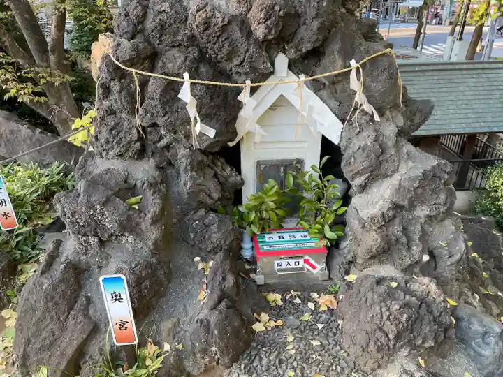 鳩森八幡神社の末社・摂社