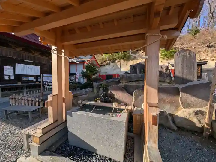 高屋敷稲荷神社の{uncategorized: "未分類", other: "その他", undefined: "問題あり", building: "その他建物", grave: "お墓", sacred_gate: "鳥居", guardian: "狛犬", statue: "像", buddha: "仏像", history: "歴史", nature: "自然", garden: "庭園", animal: "動物", pagoda: "塔", temizu: "手水舎", mountain_gate: "山門・神門", sanctuary: "本殿・本堂", subordinate: "末社・摂社", art: "芸術", scenery: "景色", jizo: "地蔵", ema: "絵馬", goshuin: "御朱印", omikuji: "おみくじ", items: "授与品その他", amulet: "お守り", goshuincho: "御朱印帳", eats: "食事", festival: "お祭り", votive_dance: "神楽", shichigosan: "七五三参", wedding: "結婚式", experience: "体験その他", initially: "初詣", around: "周辺", anti_infection: "感染症対策"}
