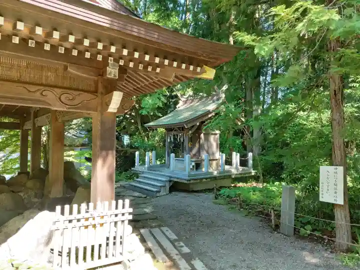 白山比咩神社の{uncategorized: "未分類", other: "その他", undefined: "問題あり", building: "その他建物", grave: "お墓", sacred_gate: "鳥居", guardian: "狛犬", statue: "像", buddha: "仏像", history: "歴史", nature: "自然", garden: "庭園", animal: "動物", pagoda: "塔", temizu: "手水舎", mountain_gate: "山門・神門", sanctuary: "本殿・本堂", subordinate: "末社・摂社", art: "芸術", scenery: "景色", jizo: "地蔵", ema: "絵馬", goshuin: "御朱印", omikuji: "おみくじ", items: "授与品その他", amulet: "お守り", goshuincho: "御朱印帳", eats: "食事", festival: "お祭り", votive_dance: "神楽", shichigosan: "七五三参", wedding: "結婚式", experience: "体験その他", initially: "初詣", around: "周辺", anti_infection: "感染症対策"}