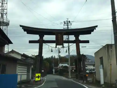 大井俣窪八幡神社の鳥居