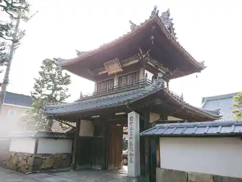 来迎寺の山門