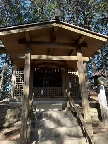 三峯神社の{uncategorized: "未分類", other: "その他", undefined: "問題あり", building: "その他建物", grave: "お墓", sacred_gate: "鳥居", guardian: "狛犬", statue: "像", buddha: "仏像", history: "歴史", nature: "自然", garden: "庭園", animal: "動物", pagoda: "塔", temizu: "手水舎", mountain_gate: "山門・神門", sanctuary: "本殿・本堂", subordinate: "末社・摂社", art: "芸術", scenery: "景色", jizo: "地蔵", ema: "絵馬", goshuin: "御朱印", omikuji: "おみくじ", items: "授与品その他", amulet: "お守り", goshuincho: "御朱印帳", eats: "食事", festival: "お祭り", votive_dance: "神楽", shichigosan: "七五三参", wedding: "結婚式", experience: "体験その他", initially: "初詣", around: "周辺", anti_infection: "感染症対策"}