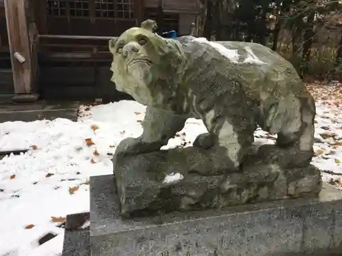 権現山内浦神社の狛犬