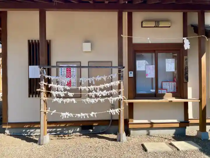 東伏見氷川神社の{uncategorized: "未分類", other: "その他", undefined: "問題あり", building: "その他建物", grave: "お墓", sacred_gate: "鳥居", guardian: "狛犬", statue: "像", buddha: "仏像", history: "歴史", nature: "自然", garden: "庭園", animal: "動物", pagoda: "塔", temizu: "手水舎", mountain_gate: "山門・神門", sanctuary: "本殿・本堂", subordinate: "末社・摂社", art: "芸術", scenery: "景色", jizo: "地蔵", ema: "絵馬", goshuin: "御朱印", omikuji: "おみくじ", items: "授与品その他", amulet: "お守り", goshuincho: "御朱印帳", eats: "食事", festival: "お祭り", votive_dance: "神楽", shichigosan: "七五三参", wedding: "結婚式", experience: "体験その他", initially: "初詣", around: "周辺", anti_infection: "感染症対策"}