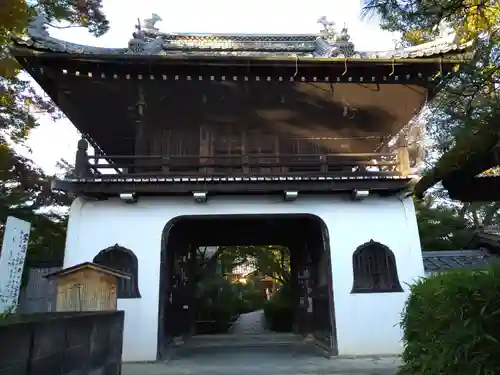 元慶寺の山門