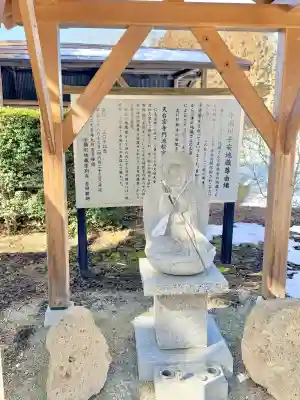 熊野神社の{uncategorized: "未分類", other: "その他", undefined: "問題あり", building: "その他建物", grave: "お墓", sacred_gate: "鳥居", guardian: "狛犬", statue: "像", buddha: "仏像", history: "歴史", nature: "自然", garden: "庭園", animal: "動物", pagoda: "塔", temizu: "手水舎", mountain_gate: "山門・神門", sanctuary: "本殿・本堂", subordinate: "末社・摂社", art: "芸術", scenery: "景色", jizo: "地蔵", ema: "絵馬", goshuin: "御朱印", omikuji: "おみくじ", items: "授与品その他", amulet: "お守り", goshuincho: "御朱印帳", eats: "食事", festival: "お祭り", votive_dance: "神楽", shichigosan: "七五三参", wedding: "結婚式", experience: "体験その他", initially: "初詣", around: "周辺", anti_infection: "感染症対策"}