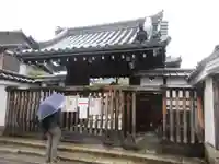 信行寺の山門・神門